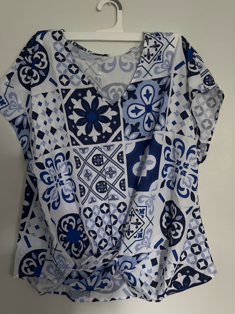 Women's Blue Tile-Print V-Neck Top